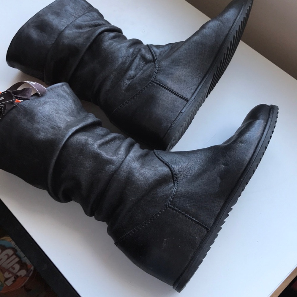 Authentic Stuart Weitzman Boot - image 2